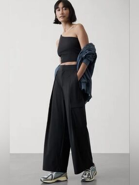 Athleta NWT $149 Pinnacle Cargo Trousers Pants High Rise Wide Leg 10 P 10S Black